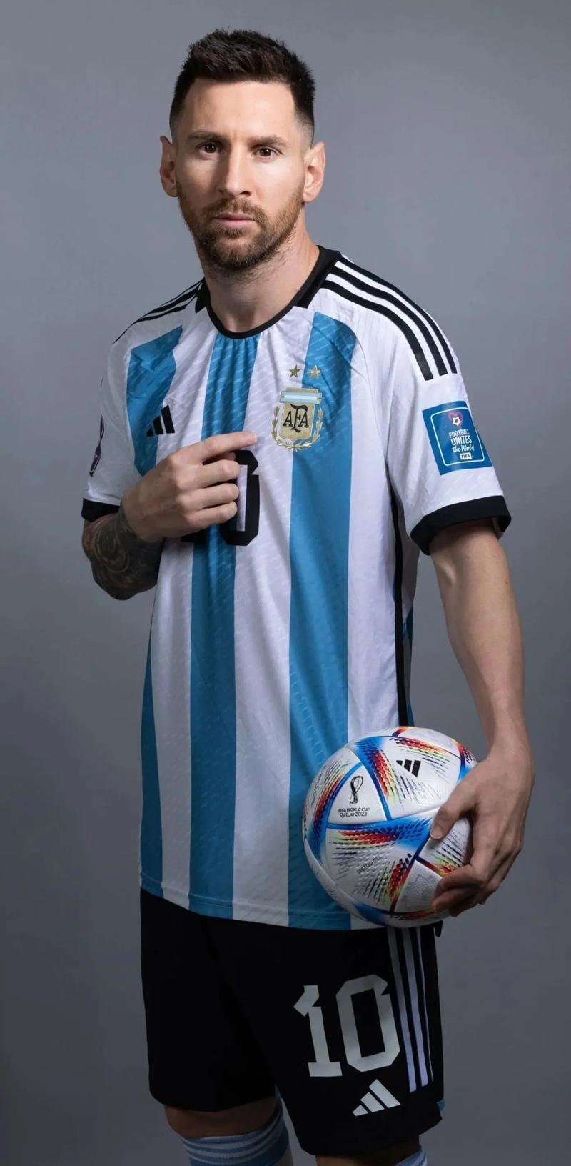 记者：多特为法比奥-席尔瓦提供了为期五年的合同