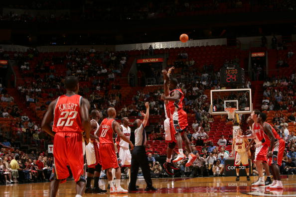 拜仁积极追求梅努，欲将其打造成欧冠核心，但曼联与意甲球队争夺，形势激烈。