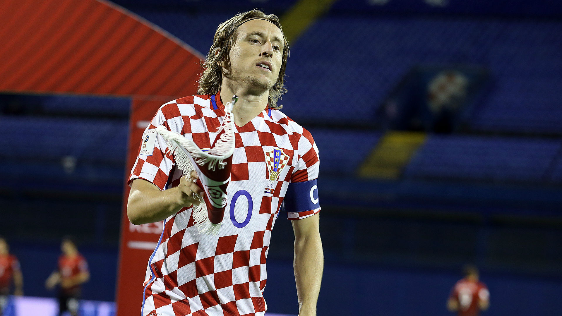 弗兰克·桑切斯与小理查德·托雷斯将进行重量级拳王资格赛，双方已达成协议，但进展缓慢。